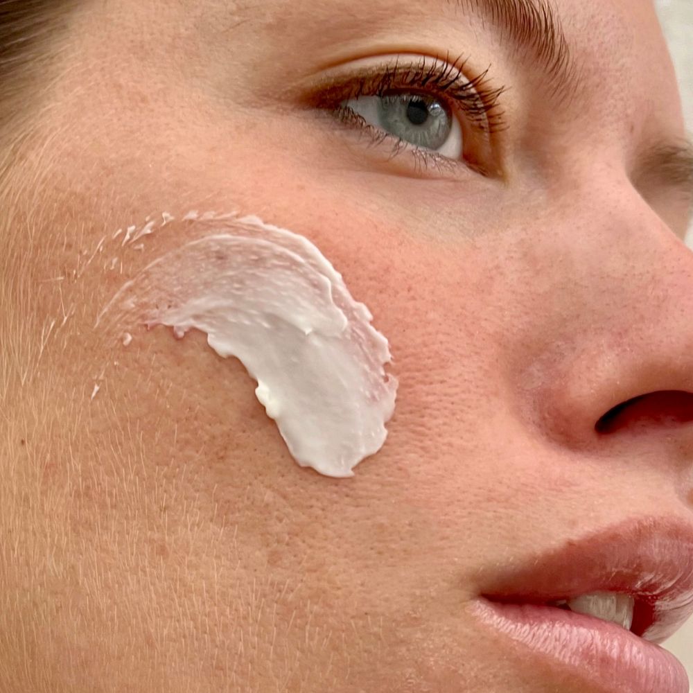 Texture la crème confort sur une peau sèche et sensible Lia